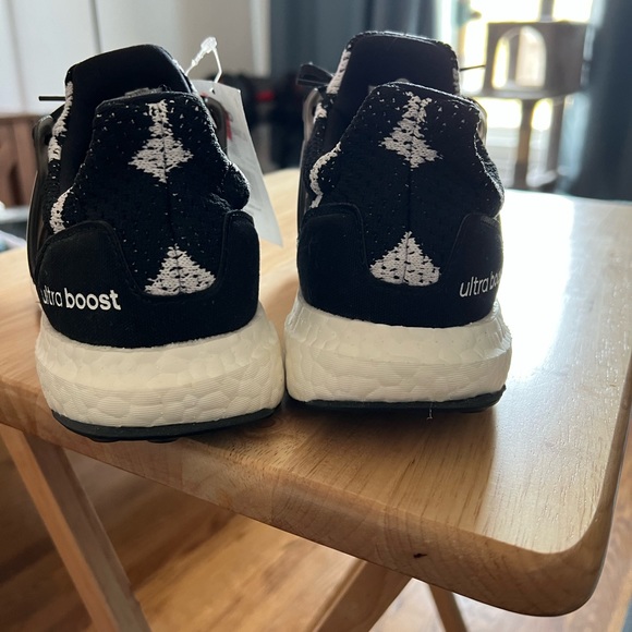Brand new black and white Ultraboost. Size 5 woman’s. - Picture 6 of 6